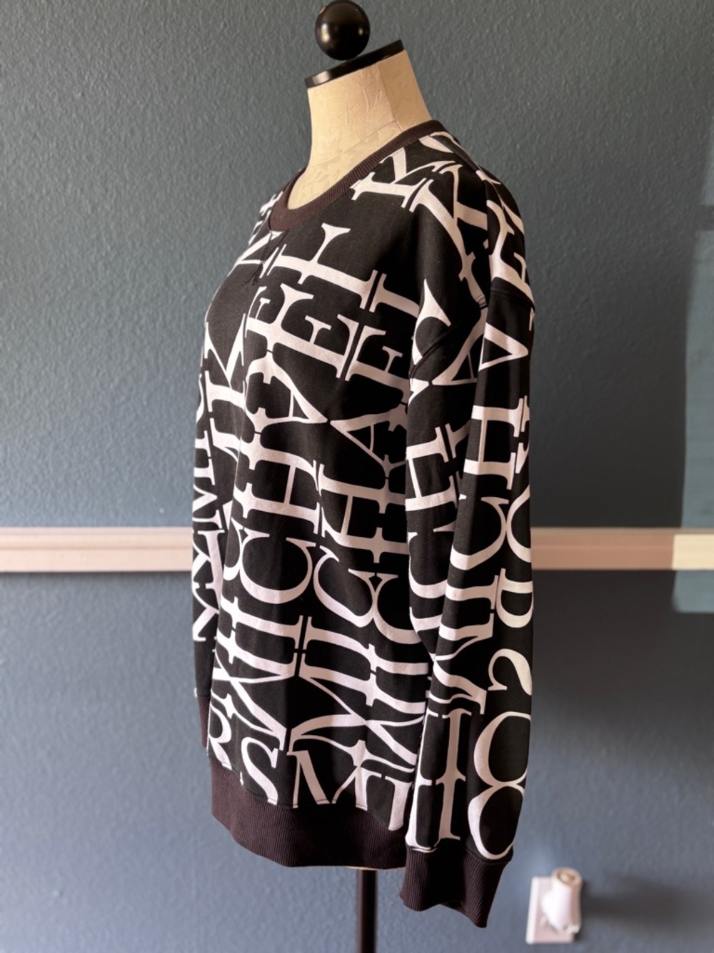 Michael Kors Women’s Newsprint Crewneck Sweatshirt in Large - Picture 3 of 6